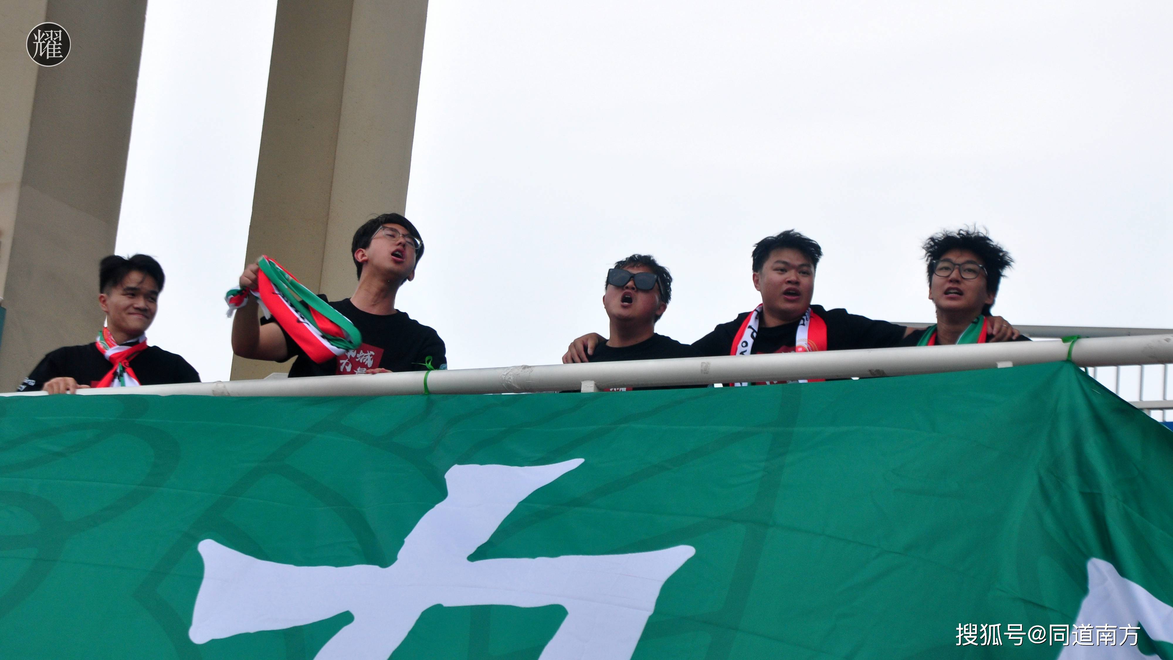 中欧体育官网入口-利物浦球迷现场助威，球队士气高涨的简单介绍