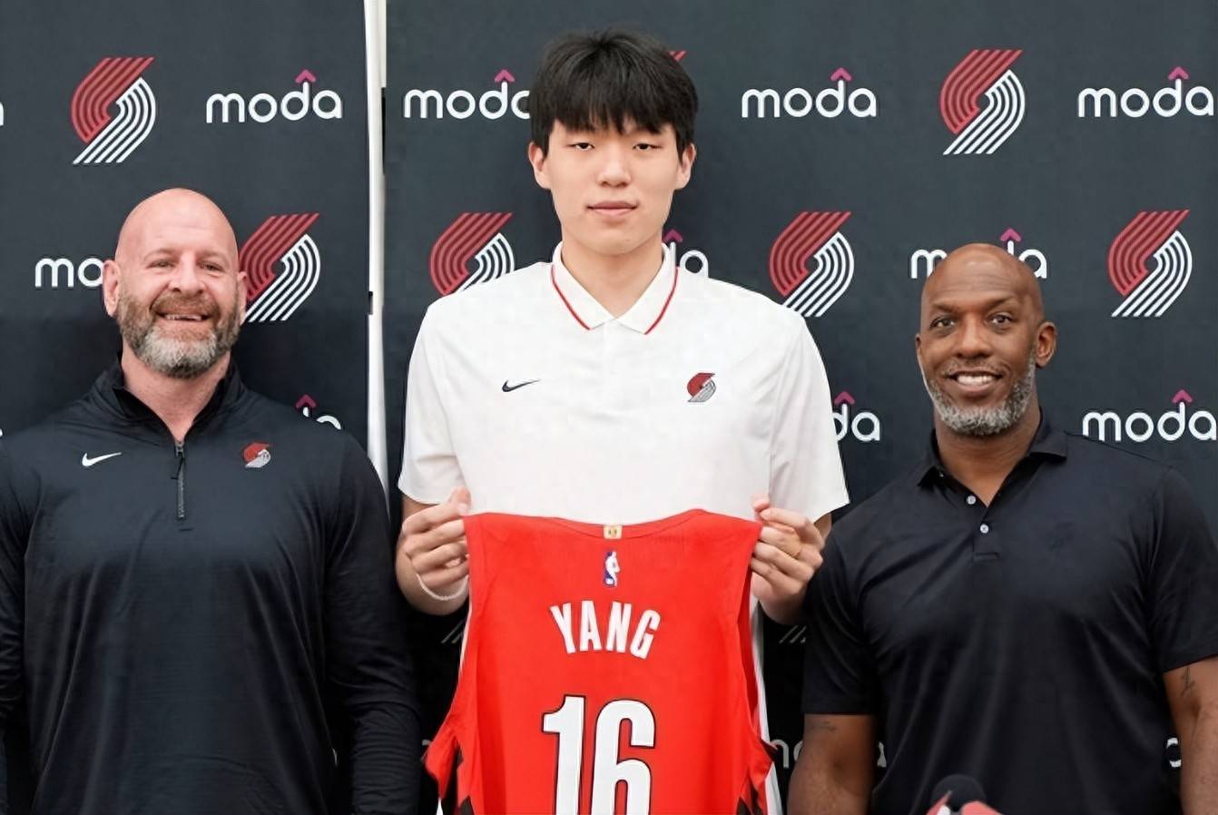 中欧体育平台-关于又帅又能打！勇士捡漏2米03小前锋：对抗赛两战闪耀不逊杨瀚森的信息