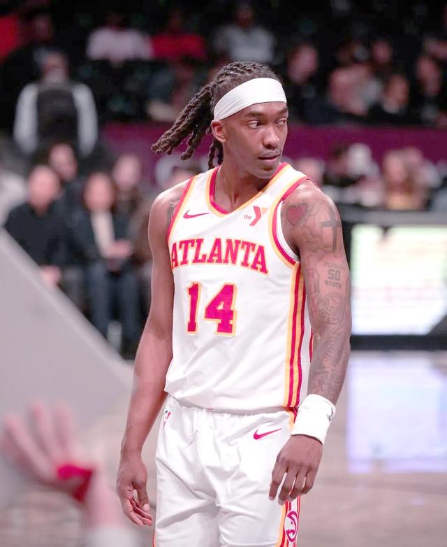 中欧体育官网-NBA交易市场加热！绿军送走波尔津吉斯，欧文降薪续约独行侠