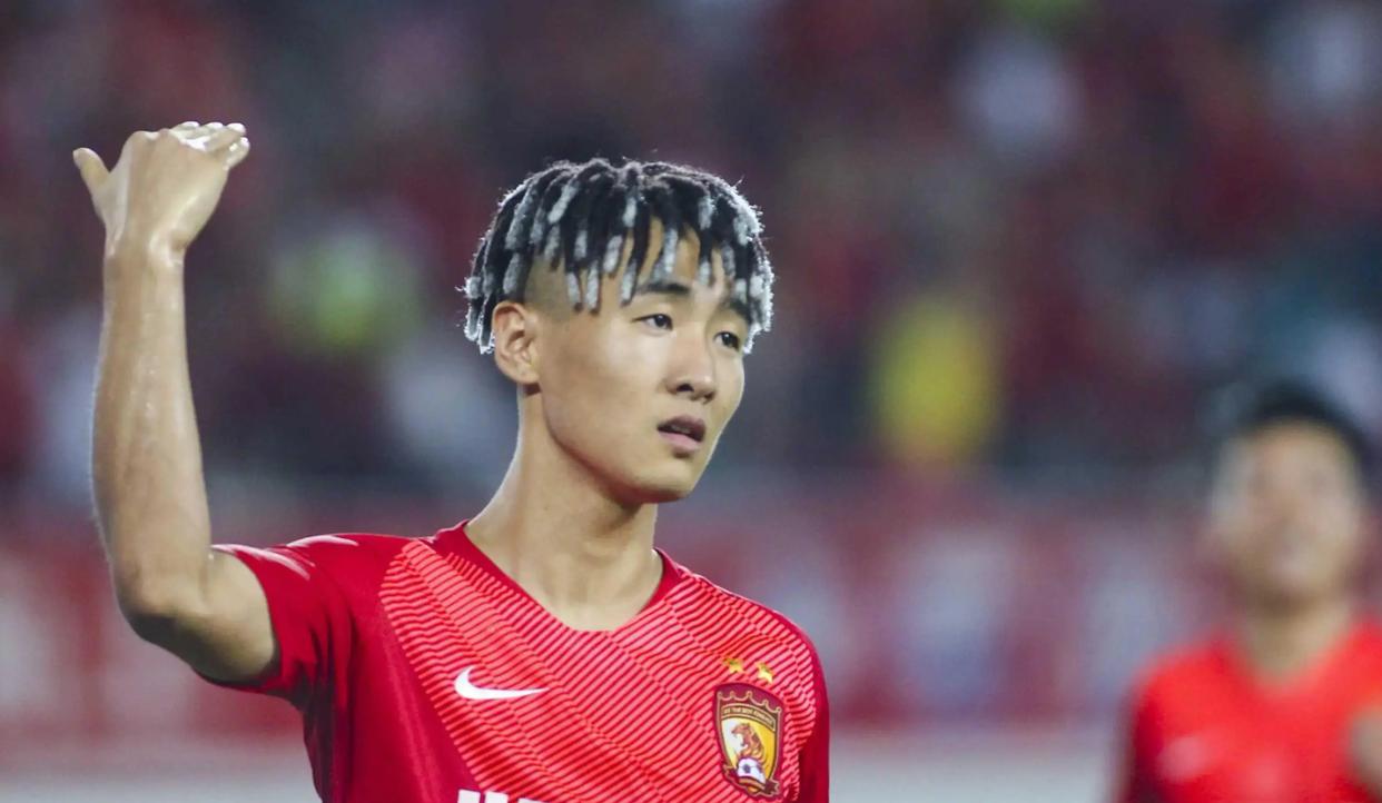 中欧体育平台-亚足联票选世预赛未来之星11人候选：王钰栋入选！胡桑